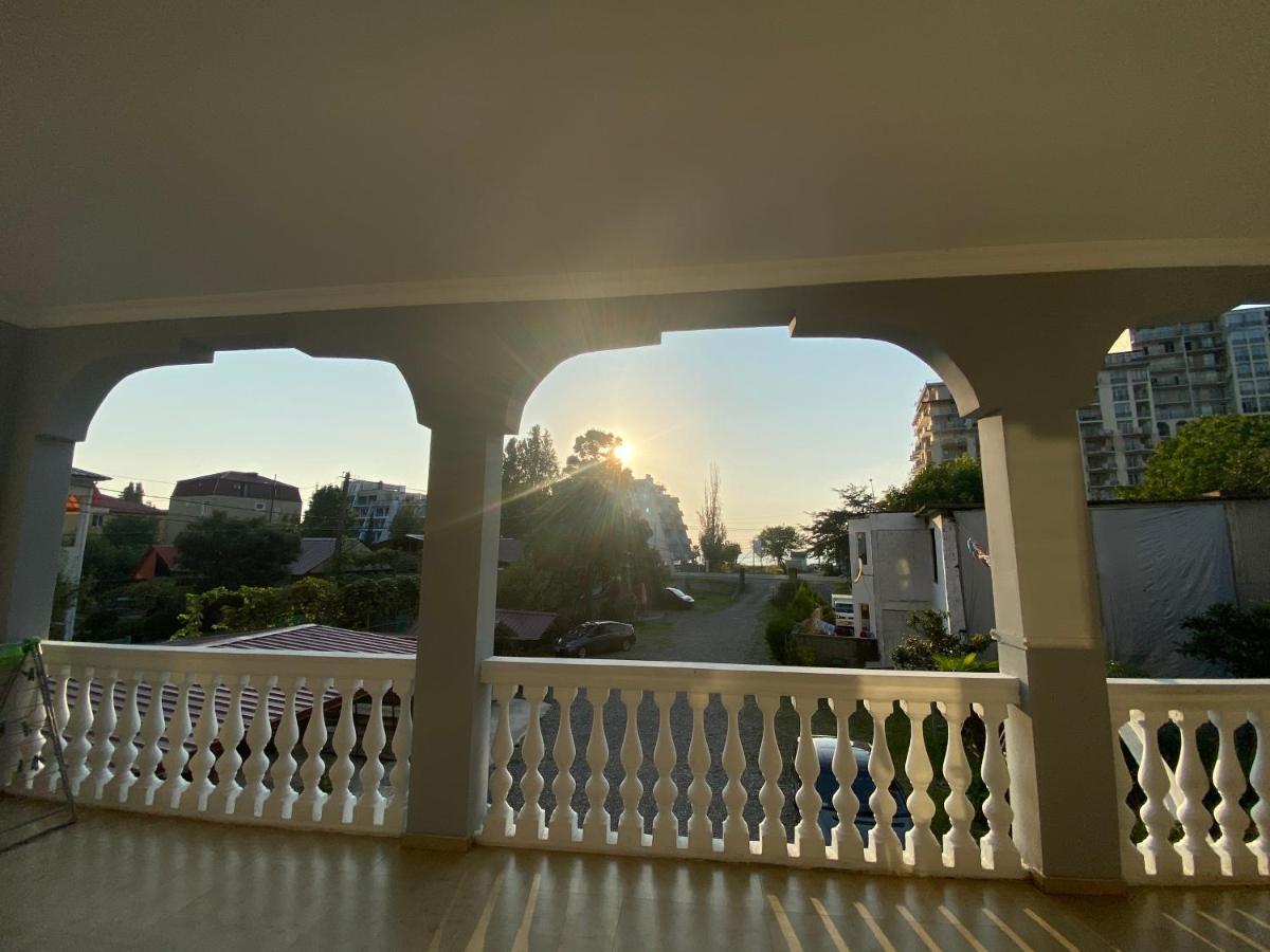 Beliy Dom Hotel Kvariati Exterior photo