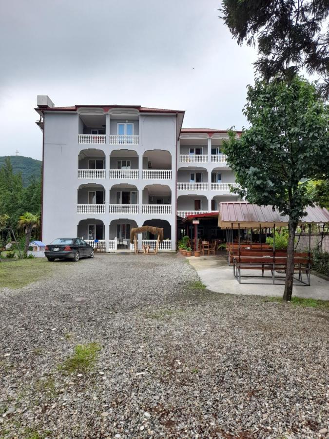 Beliy Dom Hotel Kvariati Exterior photo