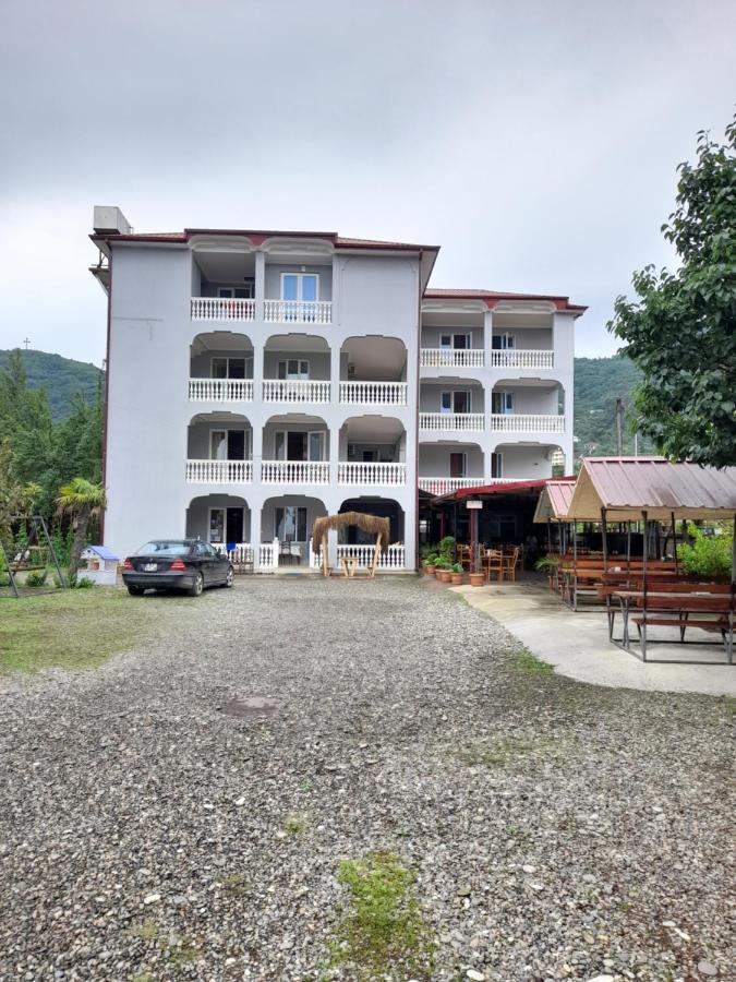 Beliy Dom Hotel Kvariati Exterior photo