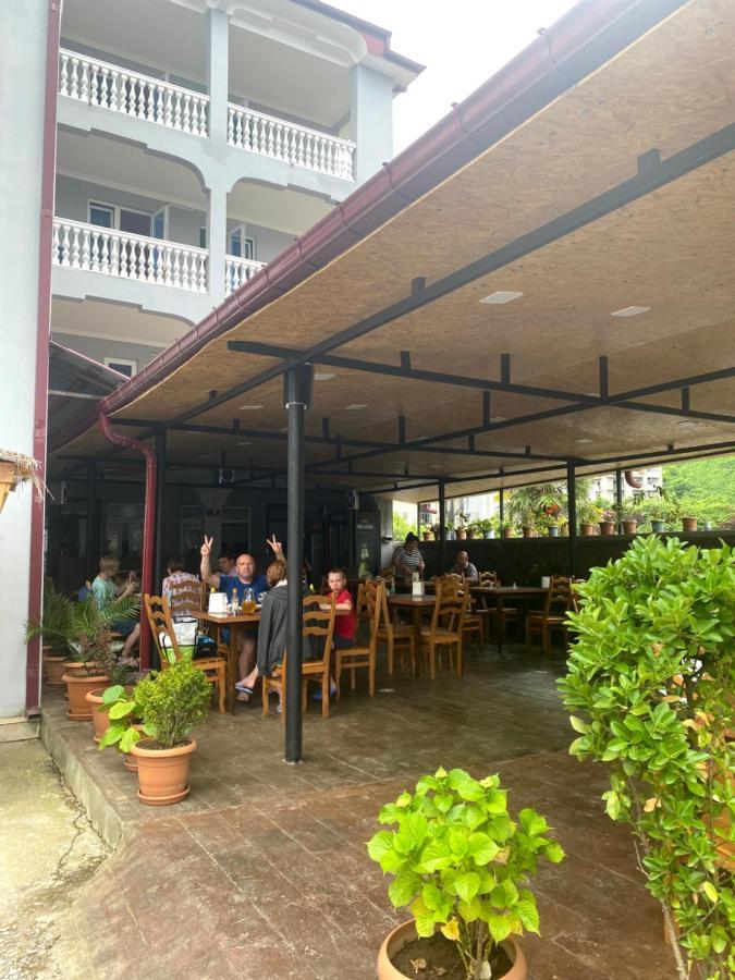 Beliy Dom Hotel Kvariati Exterior photo