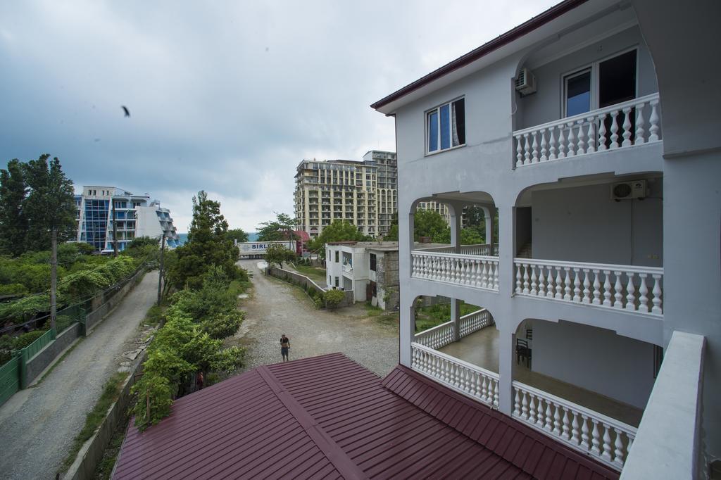 Beliy Dom Hotel Kvariati Exterior photo