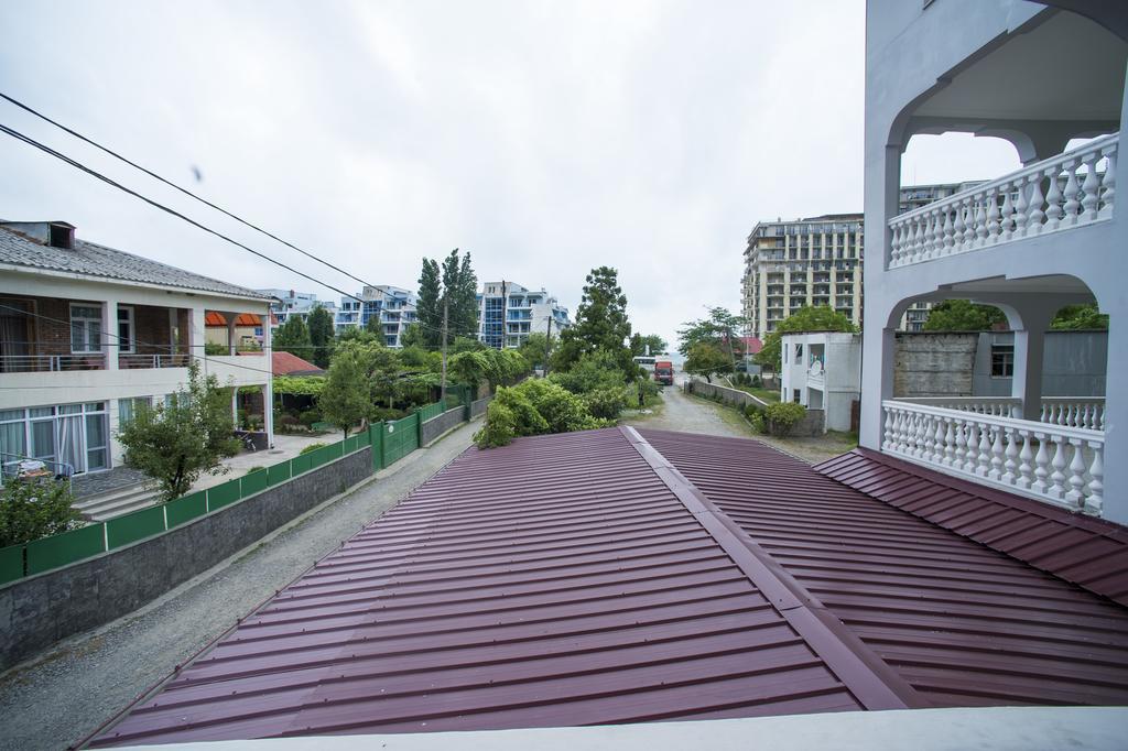 Beliy Dom Hotel Kvariati Exterior photo